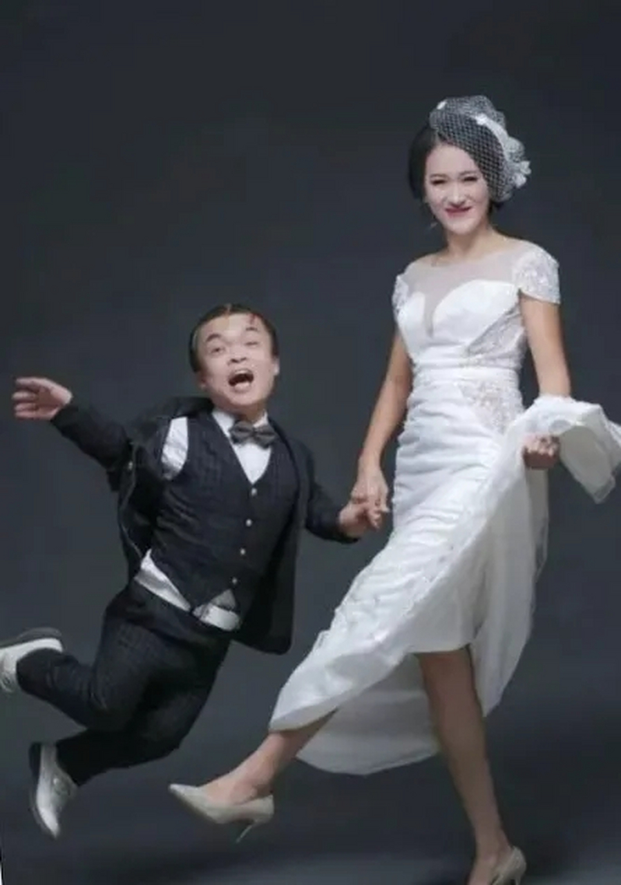 2012年,张坤和丛海云步入婚姻,办了一个无仪式,无戒指,无祝福的婚礼.