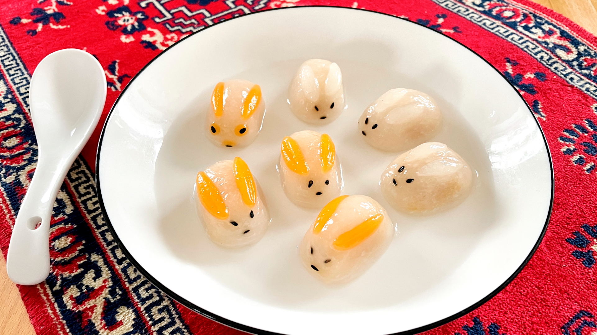 小兔子造型汤圆经验分享 今年第二次做小兔子汤圆了,这会造型比上次