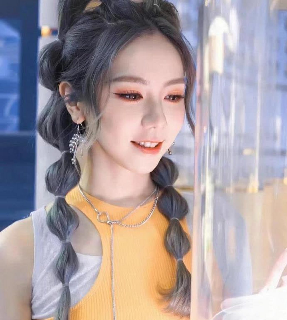 毕业歌合唱《倒计时》后,邓紫棋送上温暖的祝福,祝愿所有毕业生前途