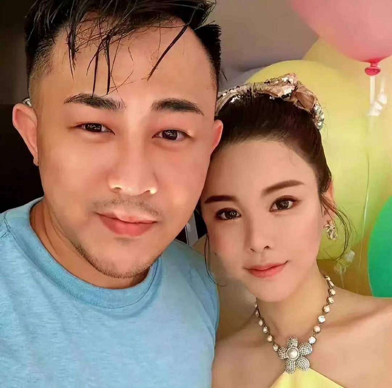 5月8日,蔡天凤案的凶手邝家人被押进位于香港九龙城的裁判法院,戴着