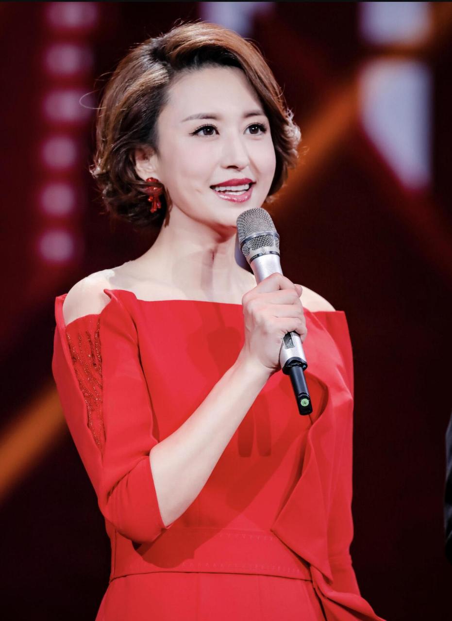最让人惋惜的央视美女主持,不论气质,形象涵养一点都不输于董卿和周涛