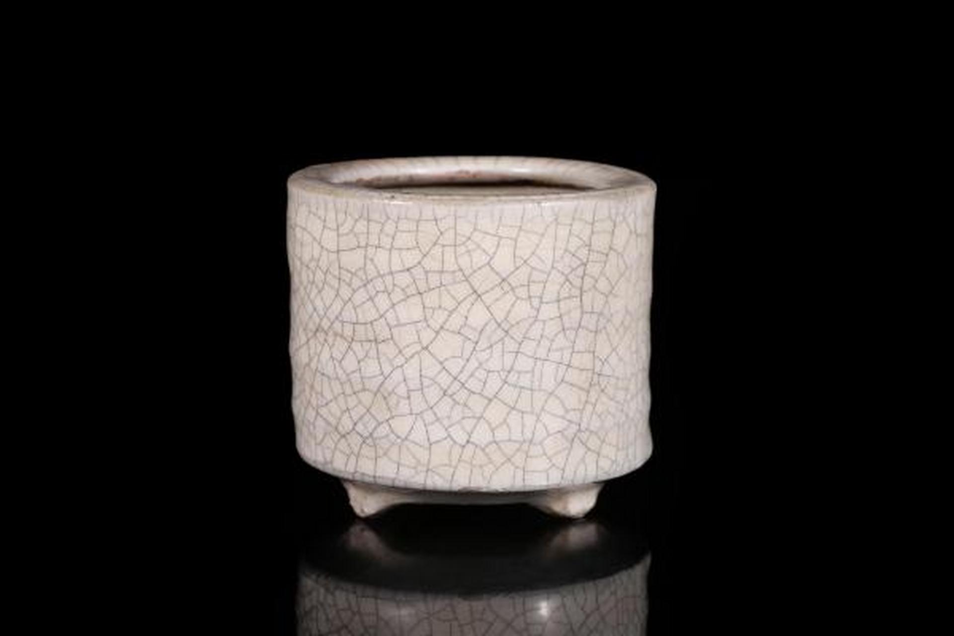 瓷器鉴赏# 91此件清晚·漳州窑哥釉香炉,口径8.5cm,高7.7cm,底径5.