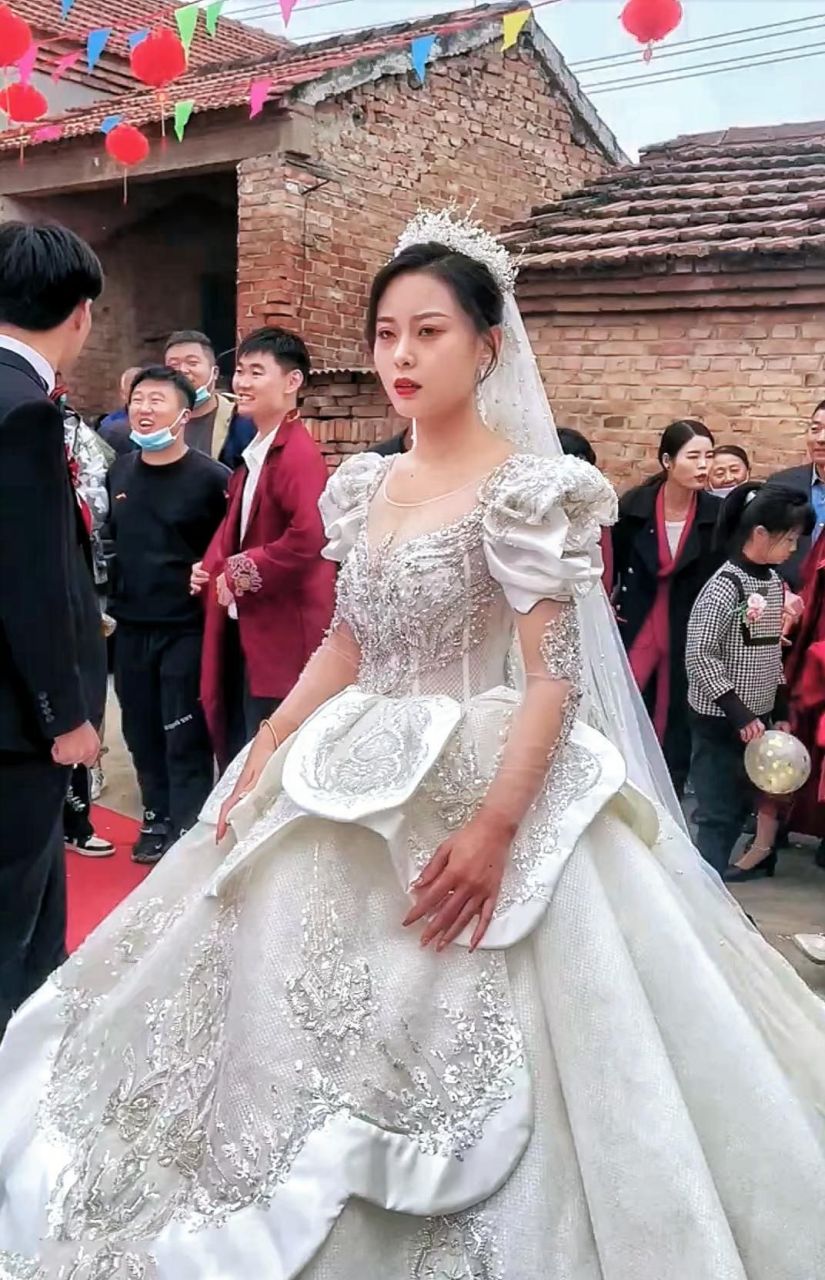 一大龄剩女让红娘给自己找对象.红娘问她有什么样的择偶要求.