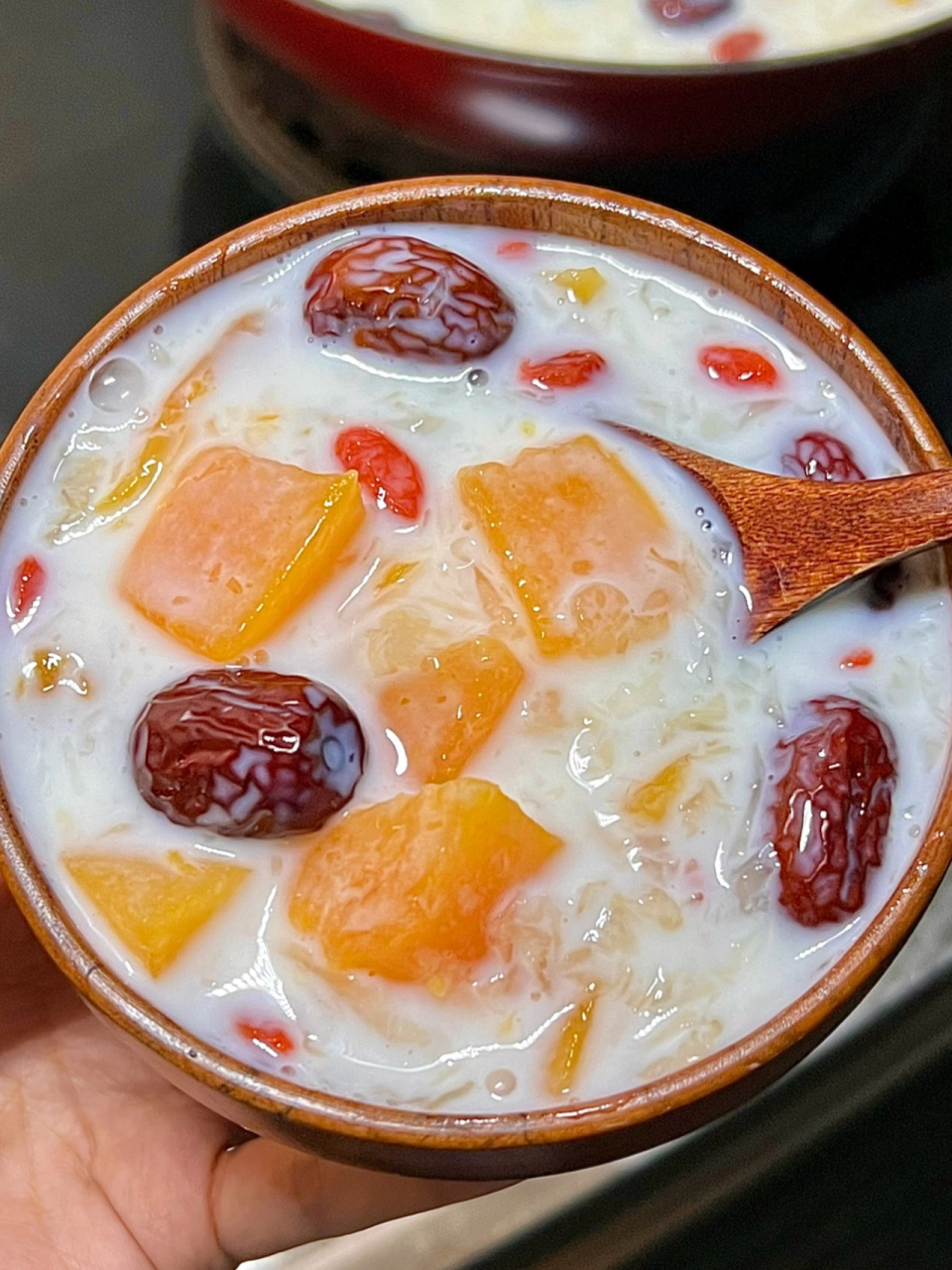 这碗牛奶木瓜炖银耳!我妈一定要我发出来! 一碗顶10张面膜!