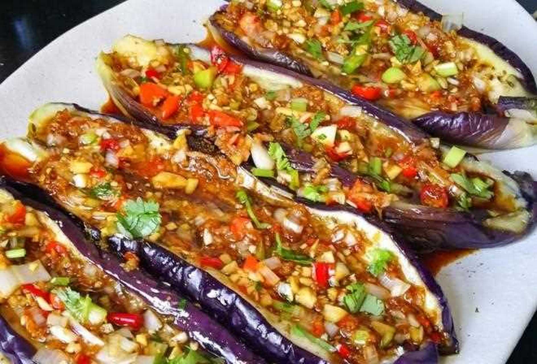 蒜香茄子:蒜香浓郁,口感软糯的下饭菜