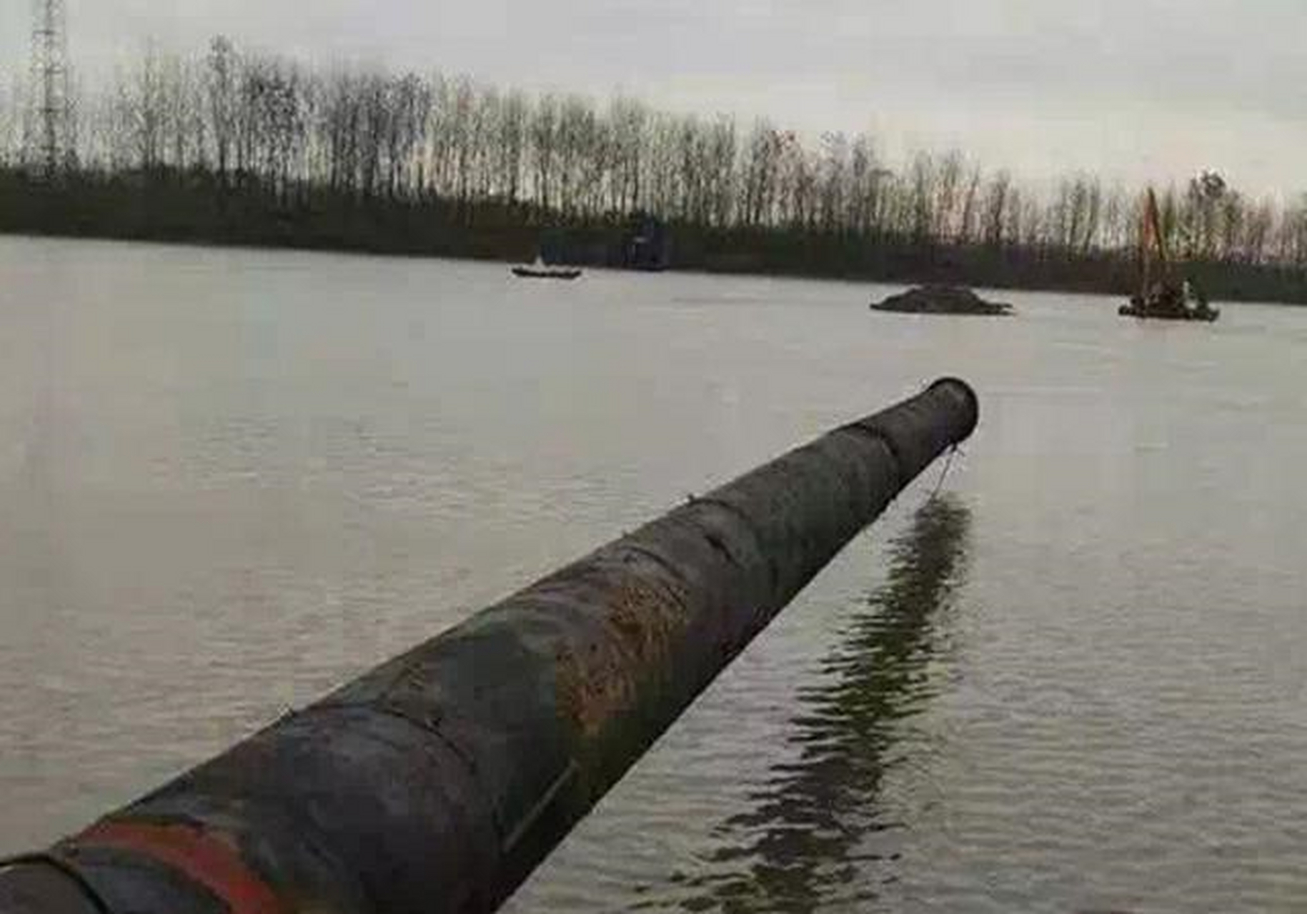 预制t梁现浇湿接头,横隔梁混凝土的钢筋现场绑扎,湿接头混凝土的模板