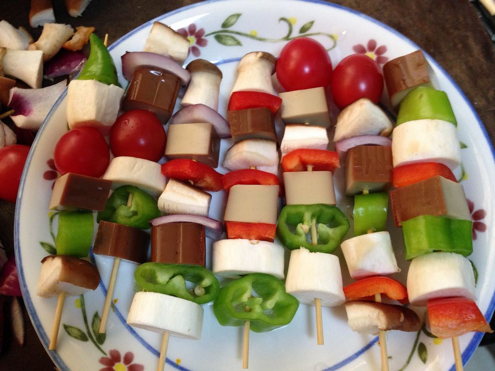 鸡蛋干烤串的用料 鸡蛋干:150克 烧烤酱:适量 黑胡椒碎:少许 孜然粉