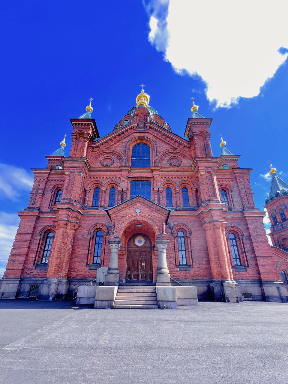 芬兰赫尔辛基最美教堂乌斯别斯基教堂  芬兰赫尔辛基旅游必逛景点之一