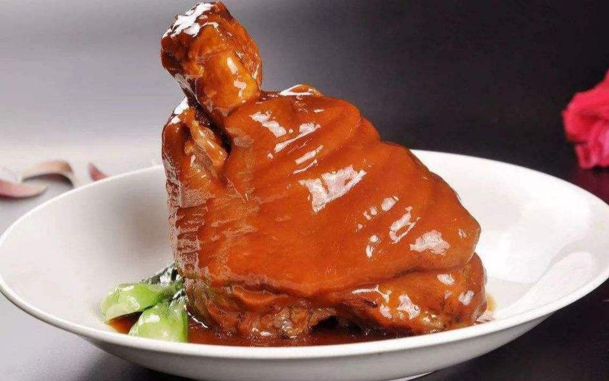 肘子也叫蹄膀,古又称彘肩.