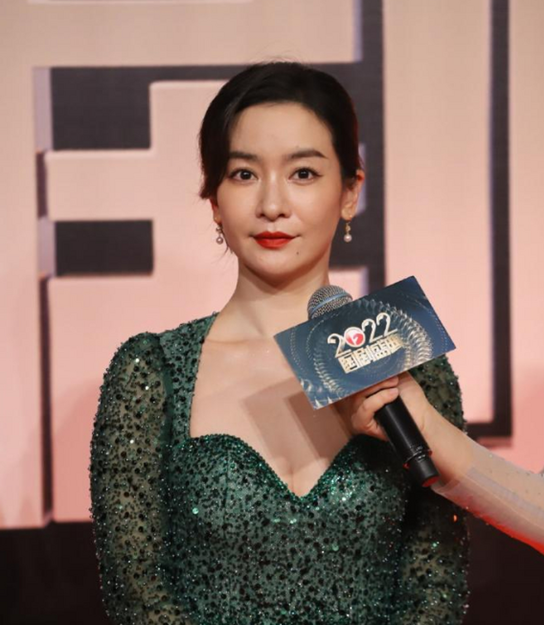 网友:李晟身高162,体重102斤.