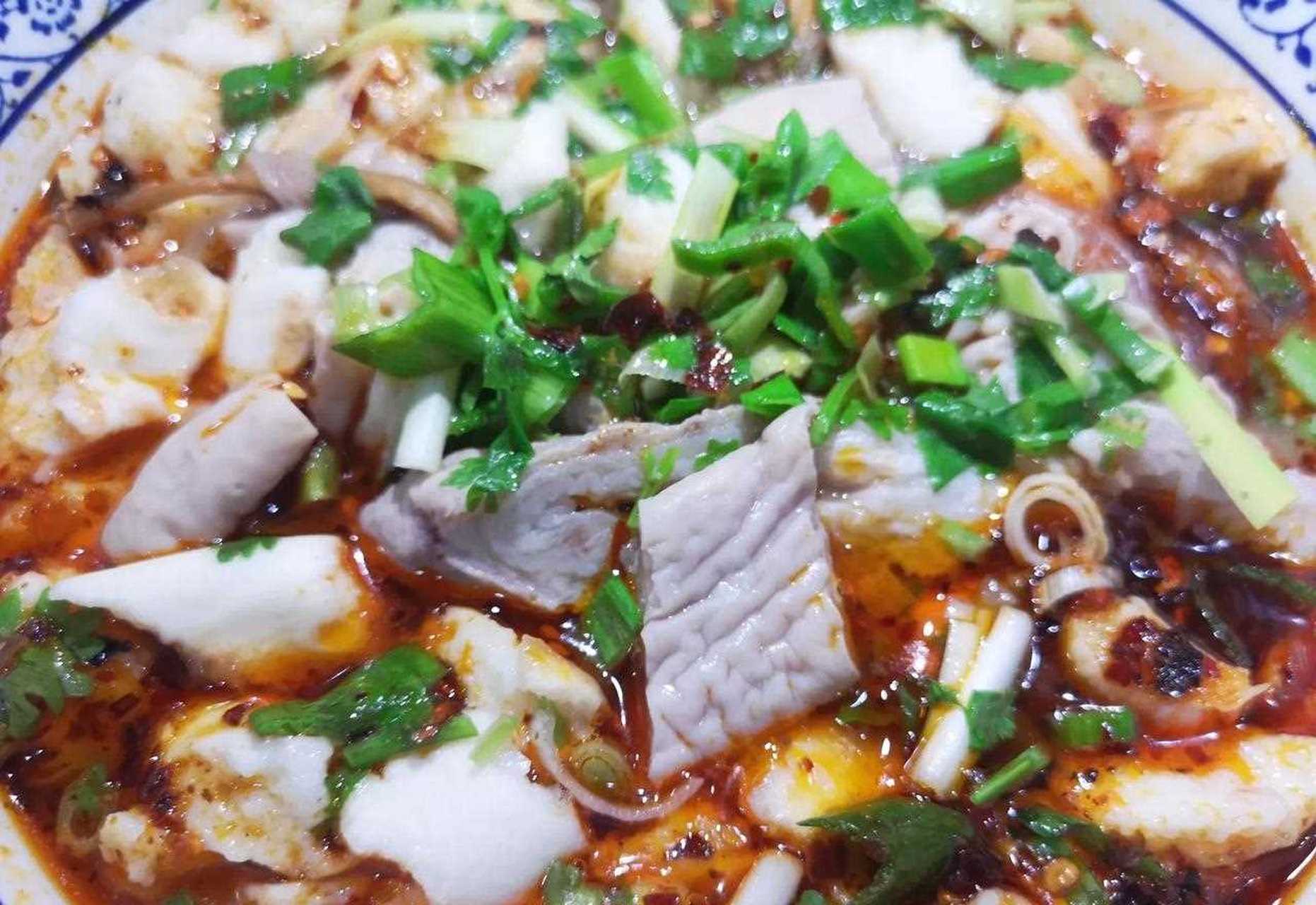 在西安吃饭,重口味的小伙伴都知道,有种叫葫芦头的小吃,葫芦头好不好