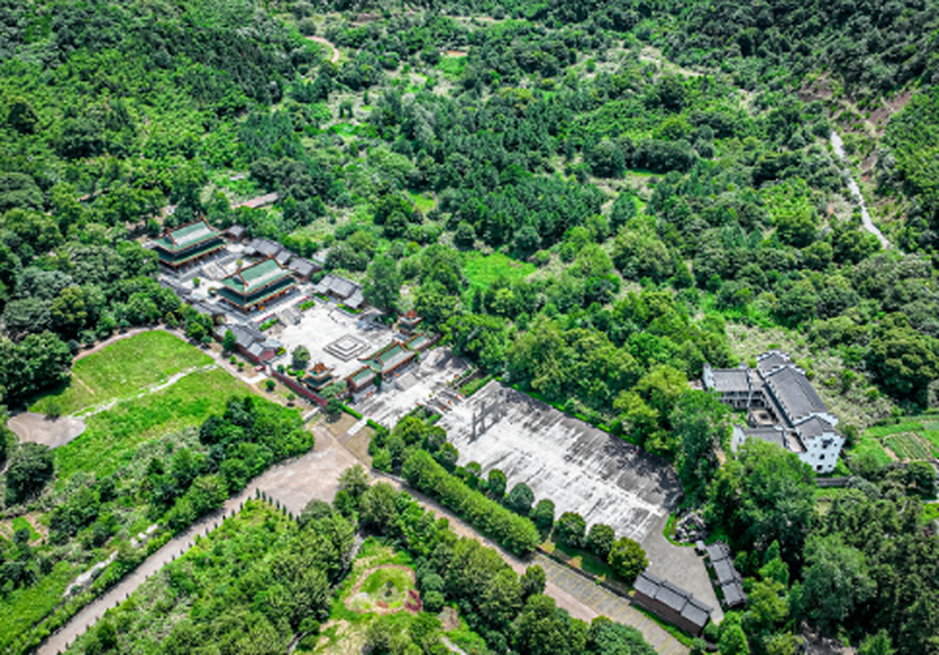 今日打卡阁皂山 在樟树市东南20公里处的东岸,有着这样一座山:它绵亘