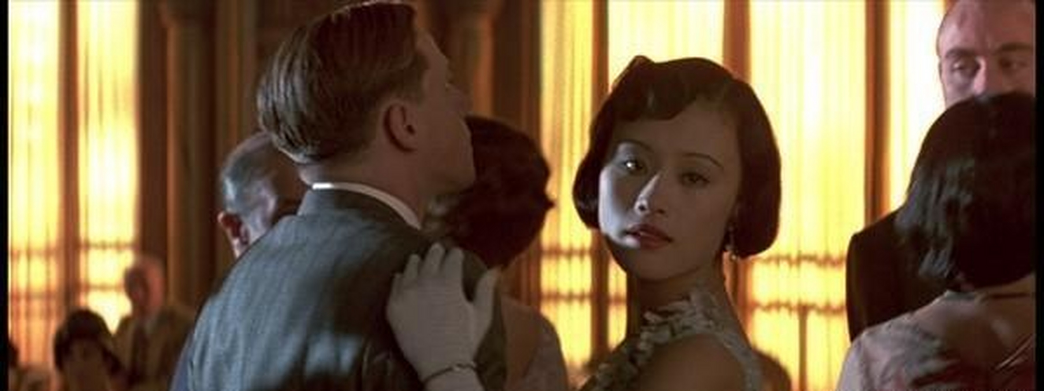 尊龙,陈冲,邬君梅等主演的电影《末代皇帝》是外国故事片摄制组第一次