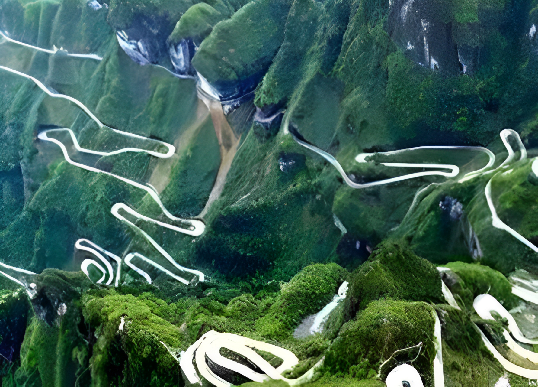 天门山盘山公路,中国最美的10条公路之一,这条公路真的是非常崎岖,一