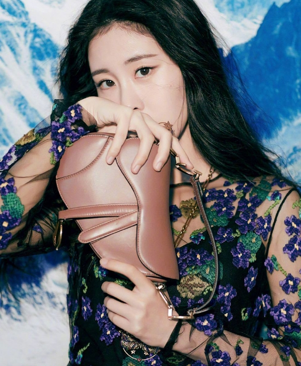 花样少女#张碧晨# 眉清目秀,粉妆玉琢,身材窈窕,性感迷人.