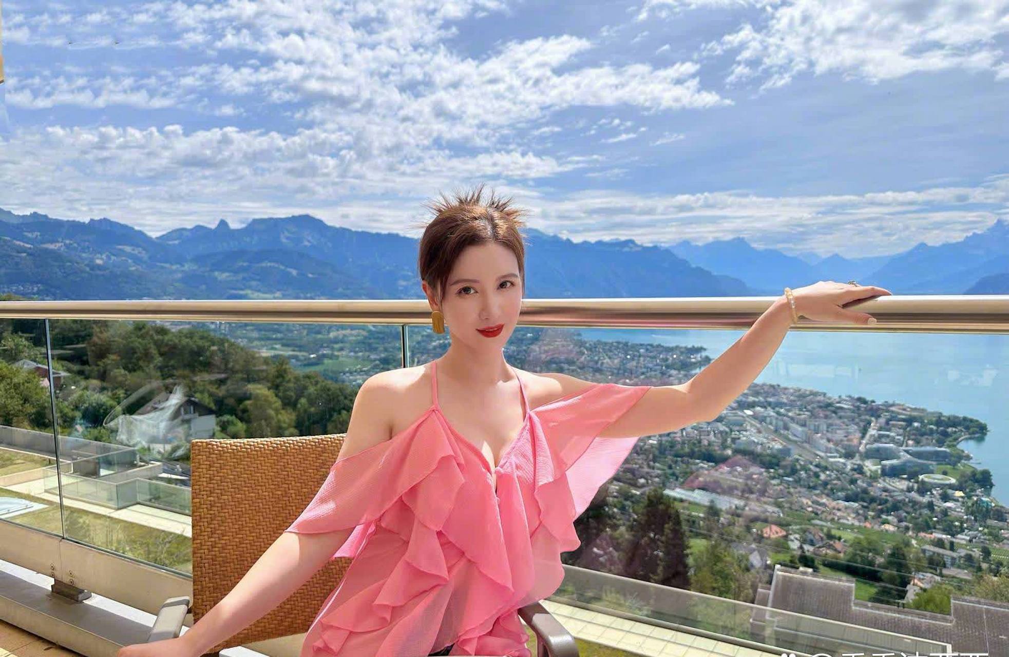 近日,演员张萌在微博上晒出了一组自己的美照