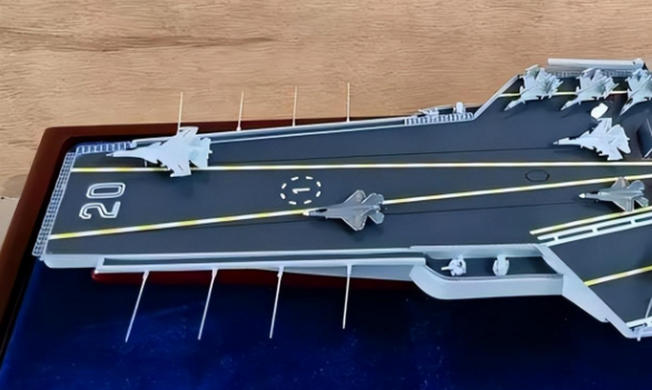 005航母概念图曝光!