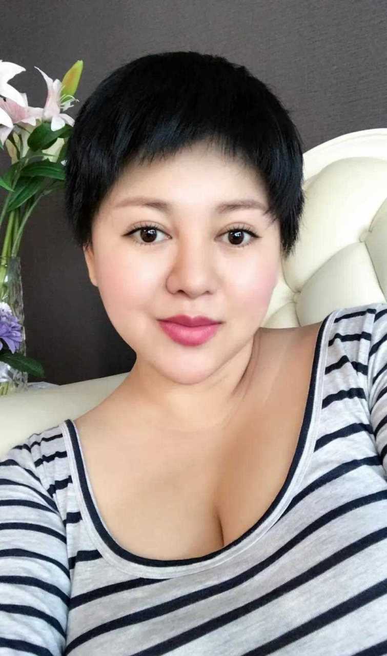 著名演员雪村二婚老婆俞晴,身材臃肿长胖太多认不出