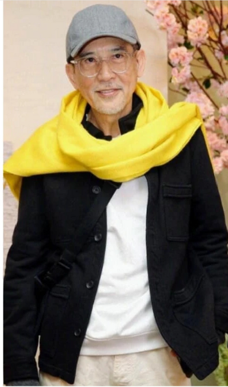 花样爷爷秦汉77岁了 其实我没看过作品,以前在康熙经常看到他儿子上