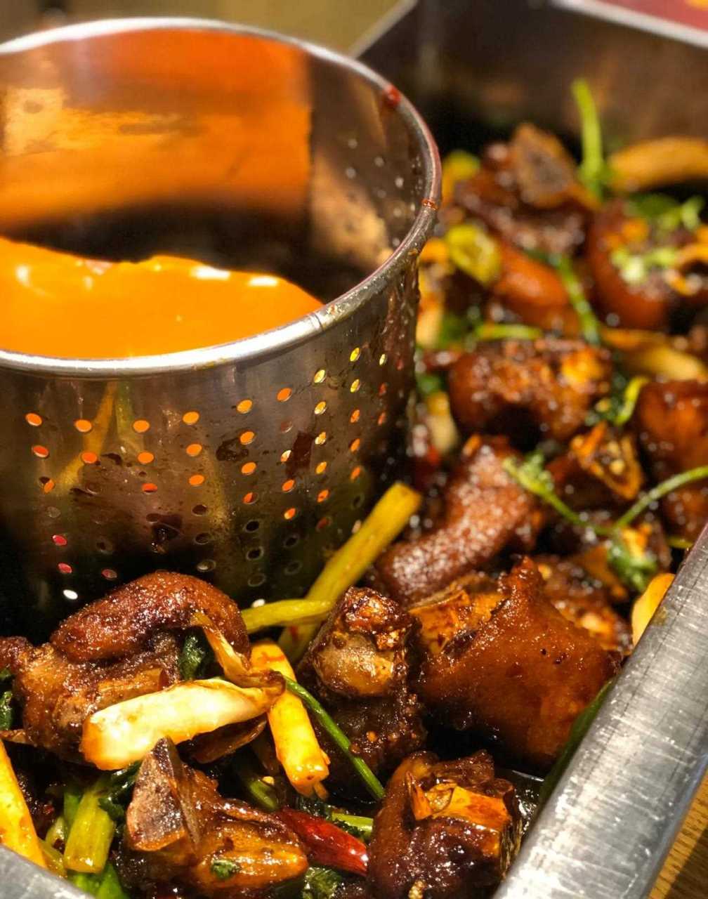 【熔意蹄花火锅】啃完猪蹄接着涮火锅,一大锅竟然只要79!