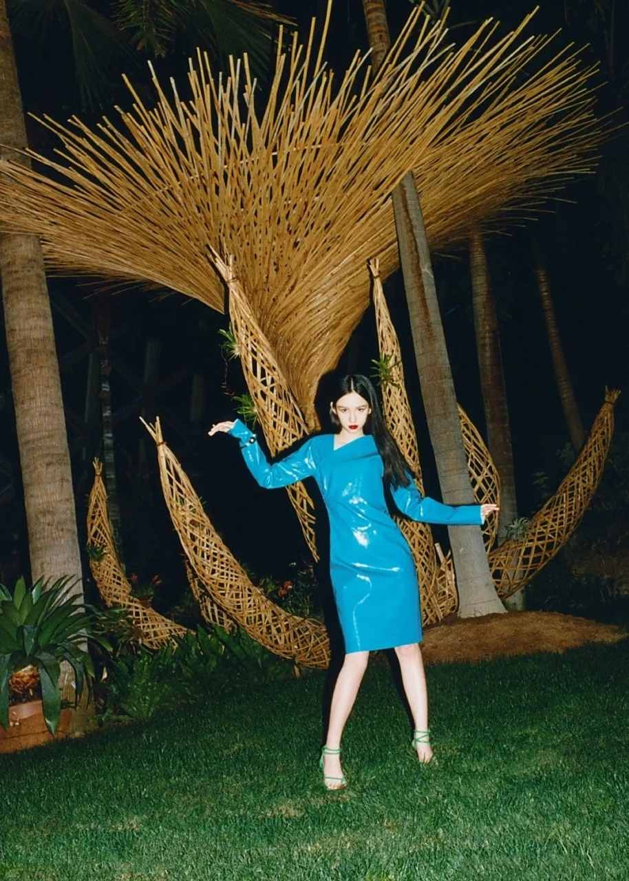 大长腿美女明星——周也