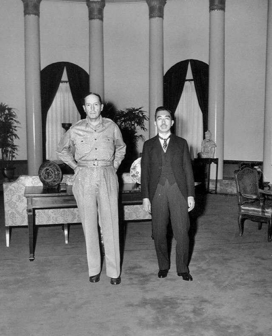 1945年8月15日,日本天皇宣布接受《波茨坦公告》,无条件投降.