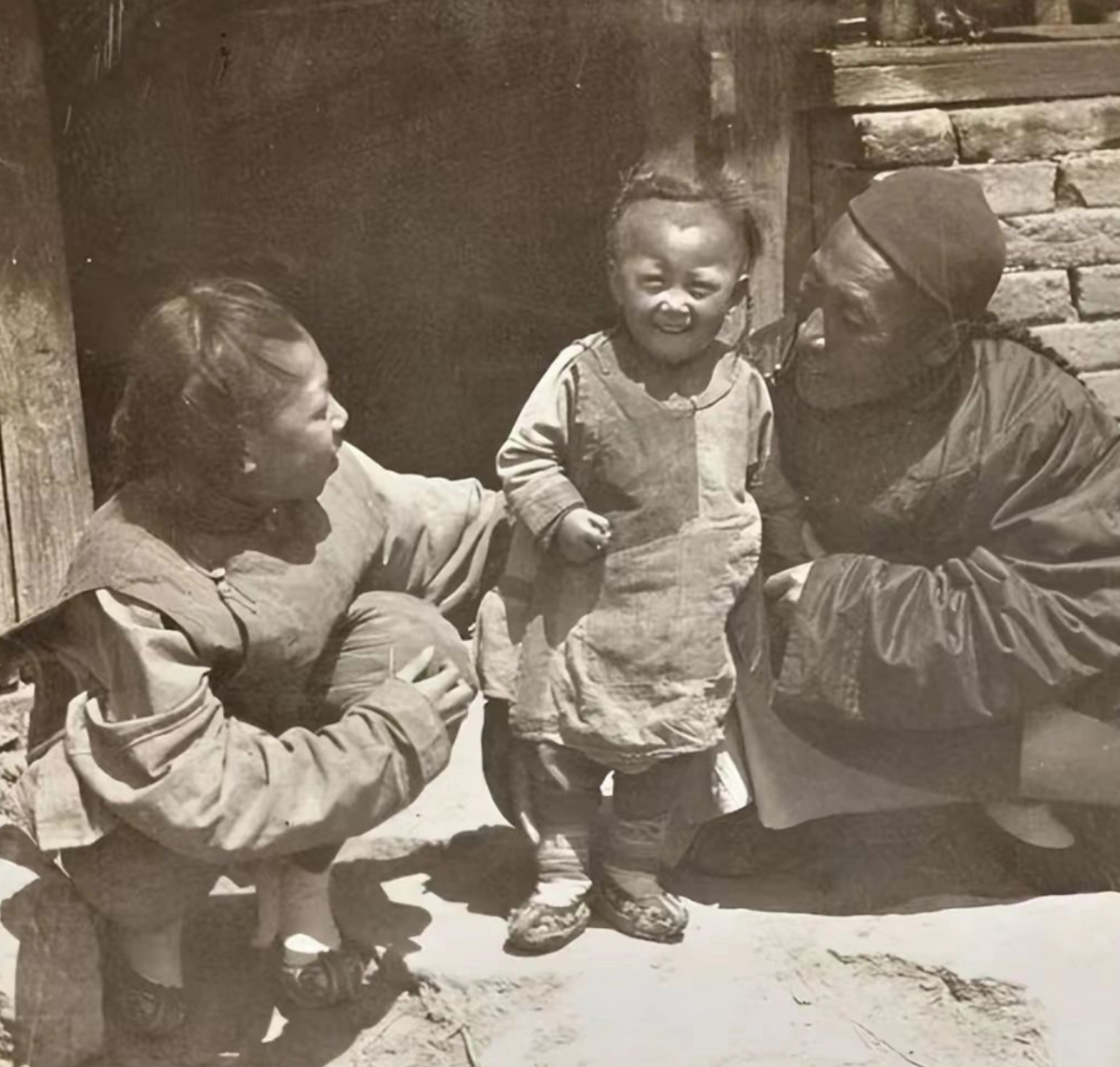 清朝时期的留守儿童真实写照 ,当时交通不方便,很多人都在外务工,他们