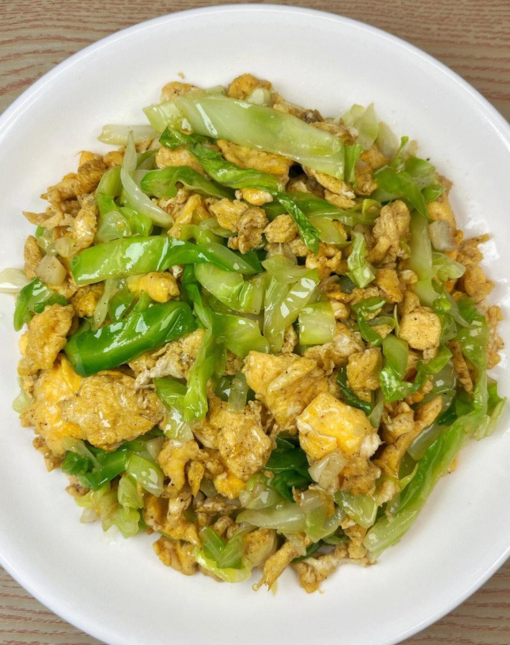 包菜炒鸡蛋!好吃的家常菜往往做法简单!  #奇趣美食嘉年华