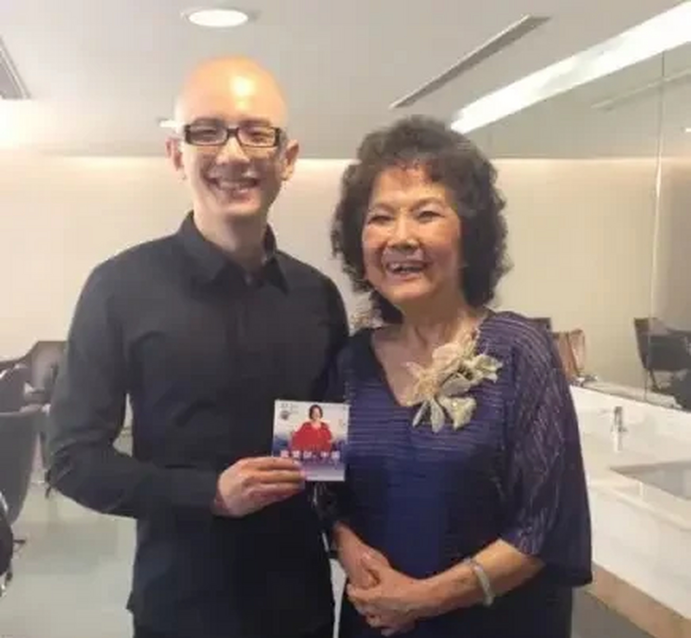 据悉,叶佩英老师是歌曲《我爱你,中国》的原唱者,她一生演唱过3000余