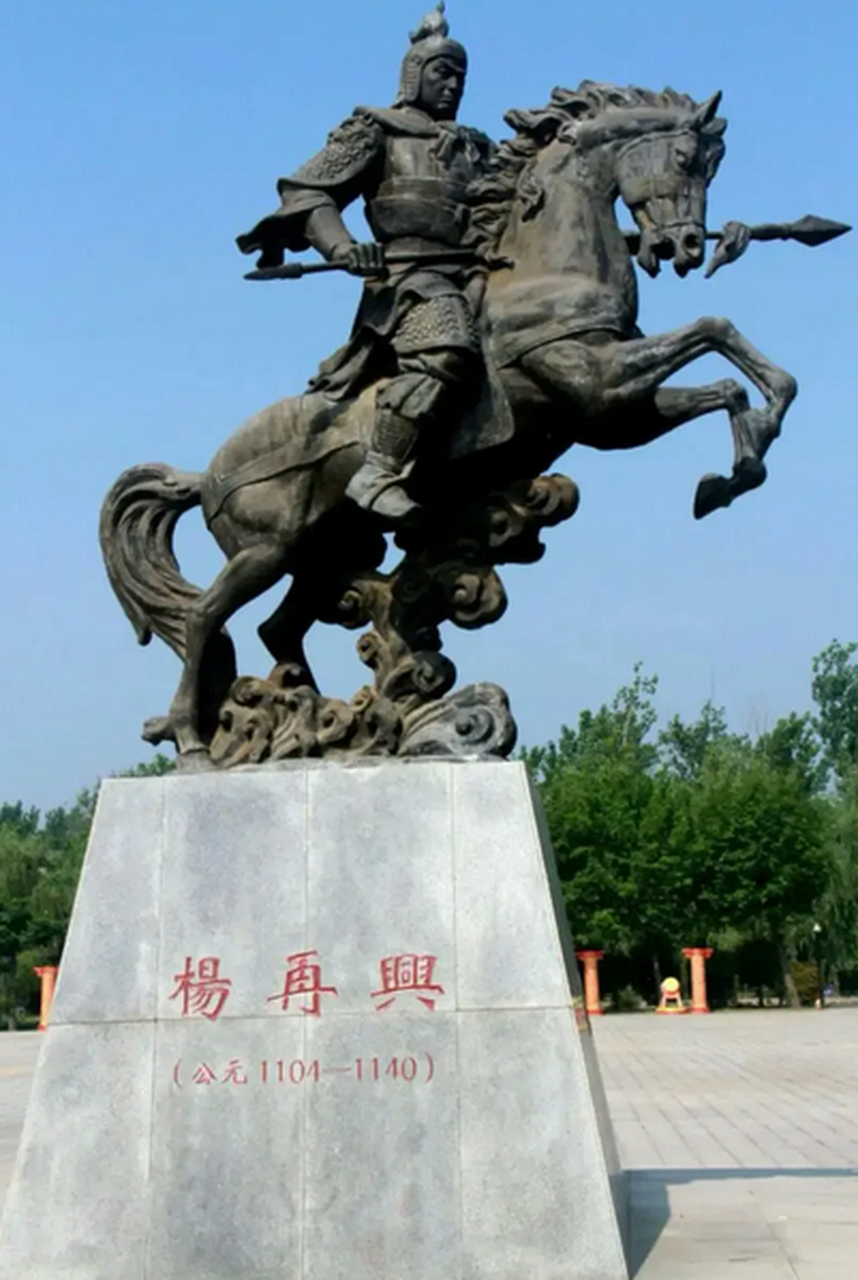 小商桥一一我想起了杨再兴  颖河上横卧的小商桥铁骨铮铮地屹立千年