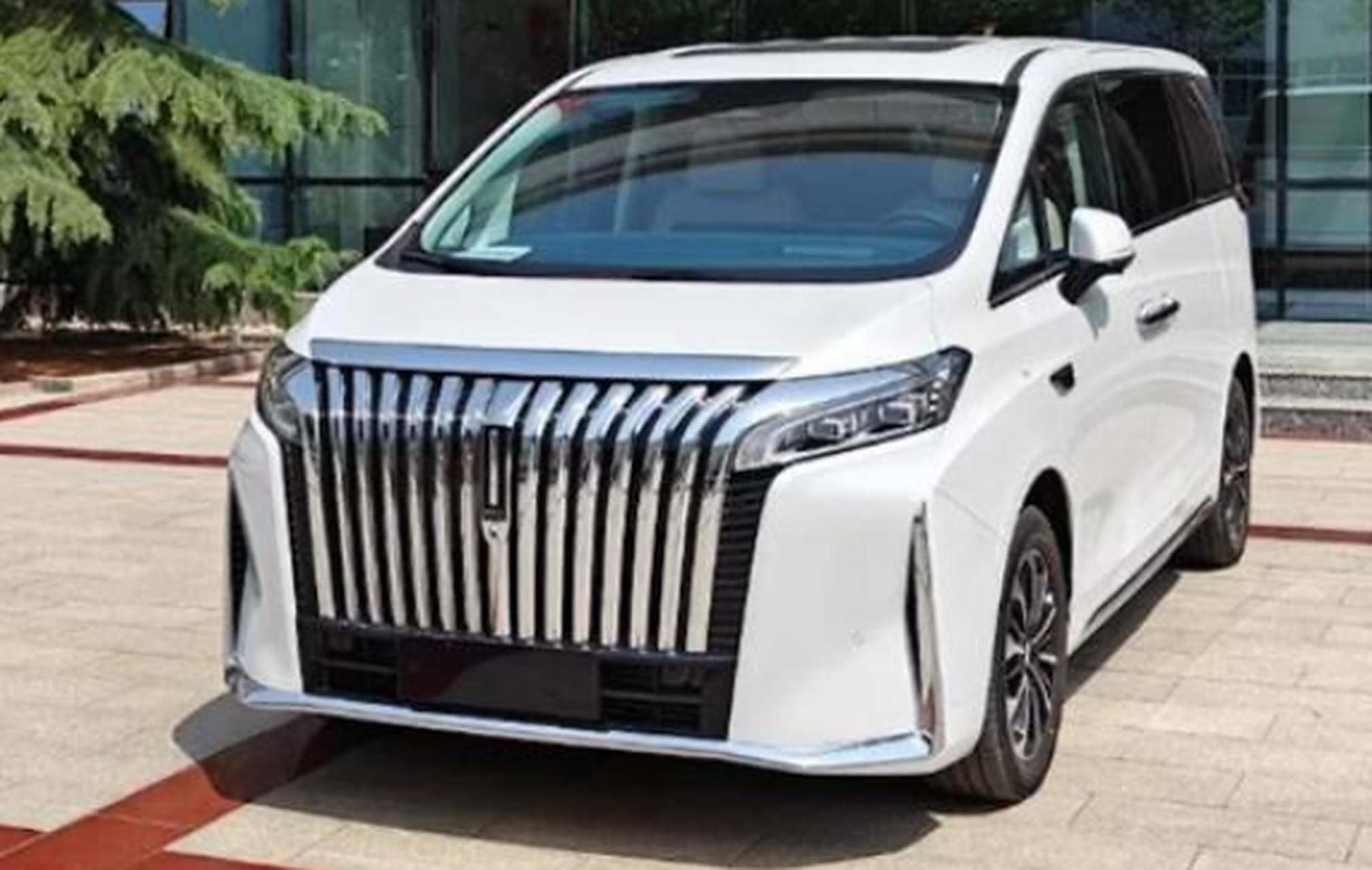 长城wey最新推出的"高山mpv"引起了广泛关注,该车在设计和内饰上带来