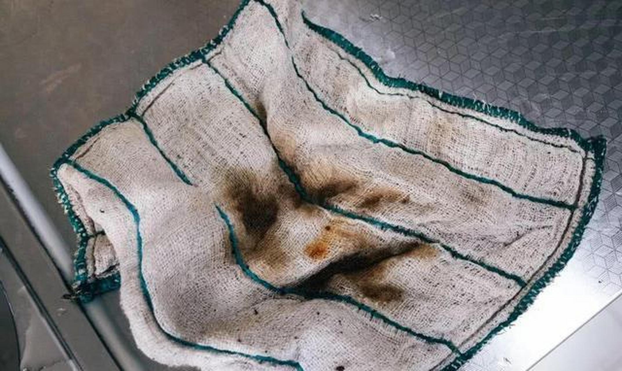 别再用脏抹布了,发霉还有细菌 论节俭的话,妈妈说第一,大概没人敢说第