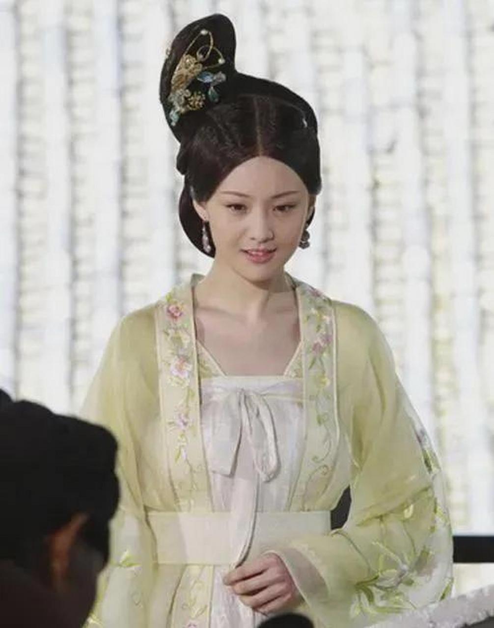 gif创作人# 公元670年,武敏之胆子愈闹愈大,这时司卫少卿杨思俭,有一