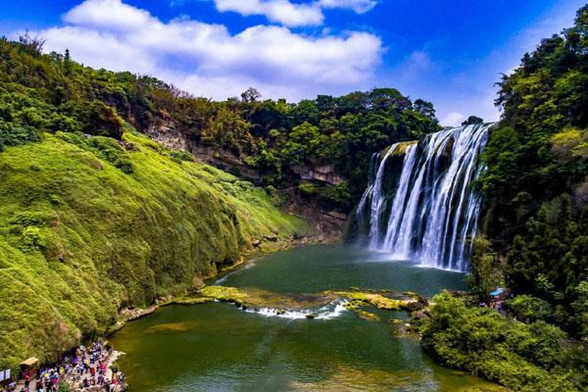 黄果树风景名胜区,位于安顺市镇宁县,主要看点有黄果树大瀑布,是世界