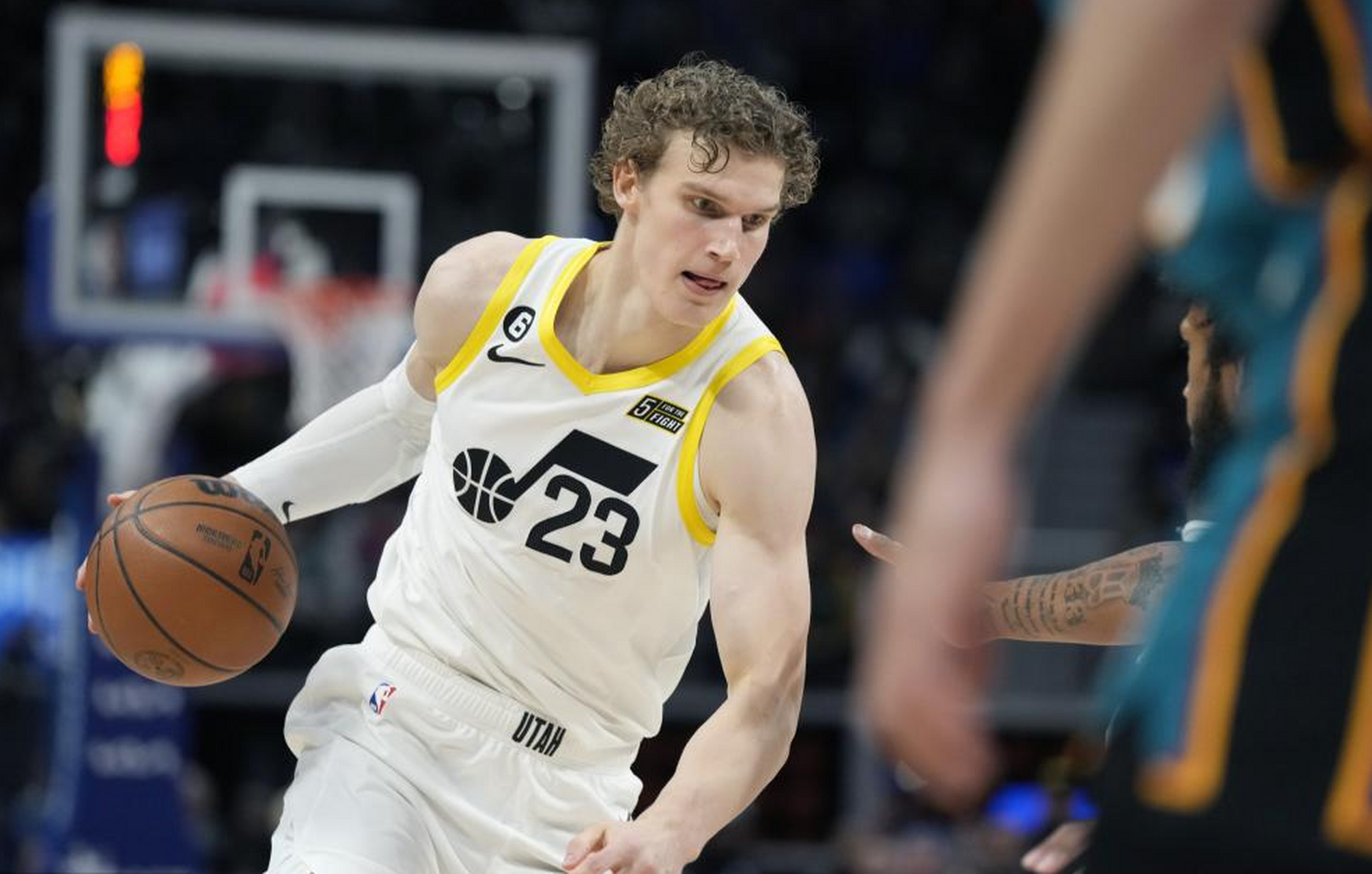 近日, 爵士球星劳里-马尔卡宁晒出一组自己的军旅照片,这小伙一当兵