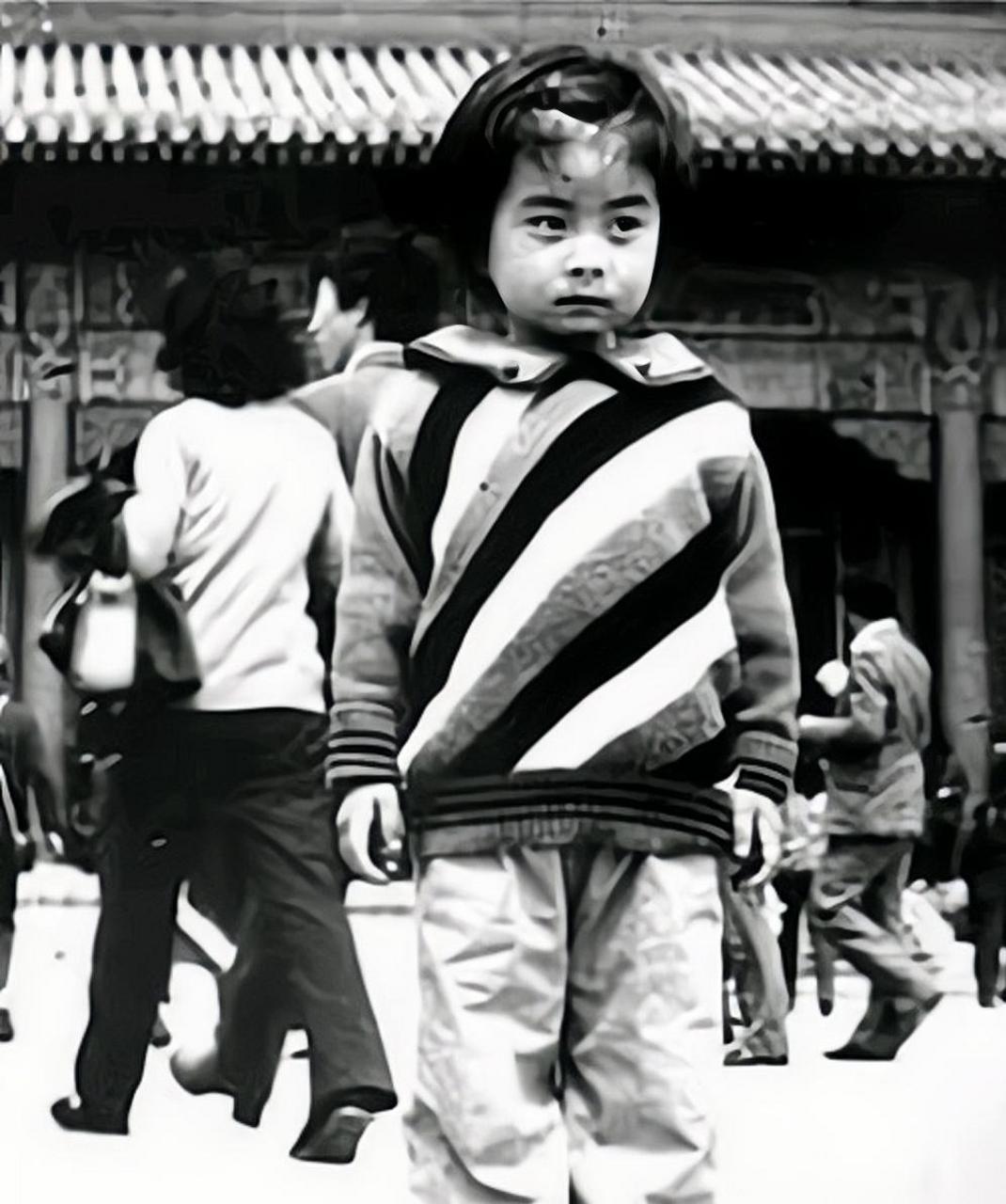 郭晶晶童年的照片拍摄于1986年,当时郭晶晶只有5岁!