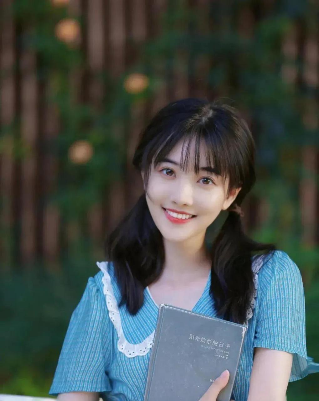 白昕怡,甜美可人的"治愈系"女神,太清纯可人了