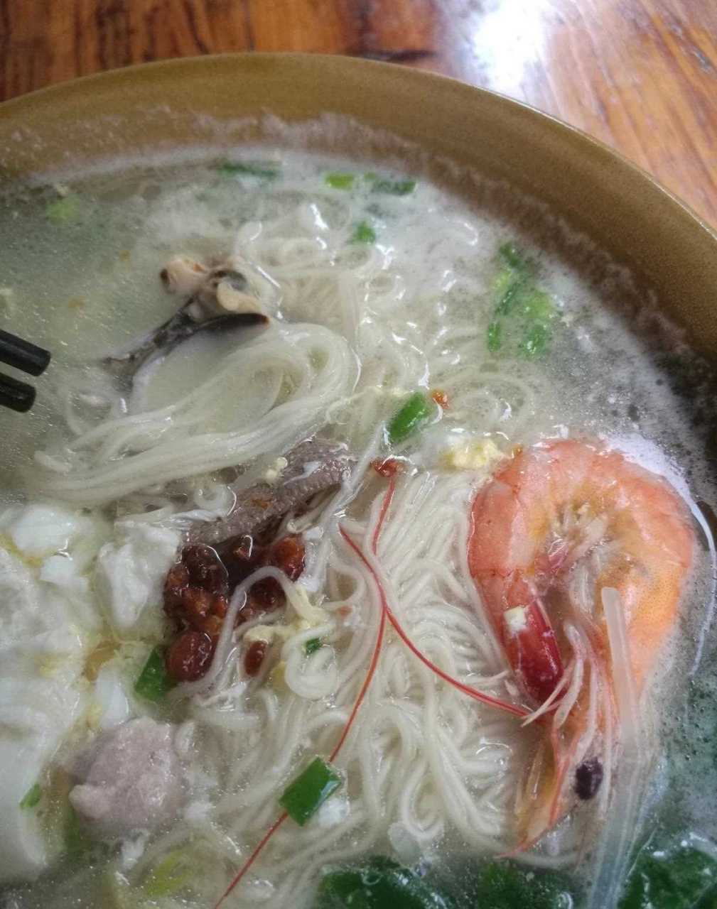 海南人一天的早餐,伊麵湯,份量足,8rmb[?