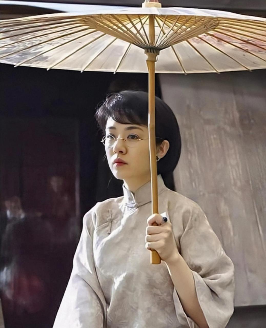 gif创作人# 看了1921觉得倪妮演的王会悟很有韵味,倪妮真的是看起来
