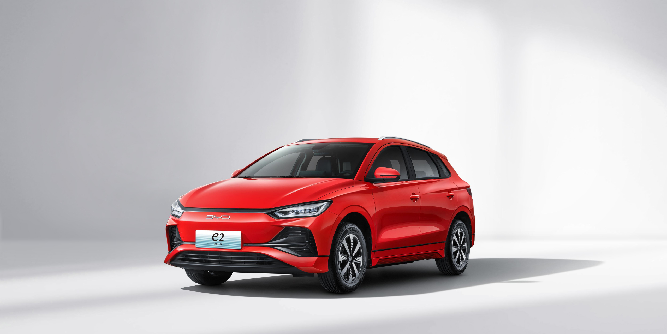 日前,比亚迪发布了2023款比亚迪e2的官图,新车在外观上有多处细节上的