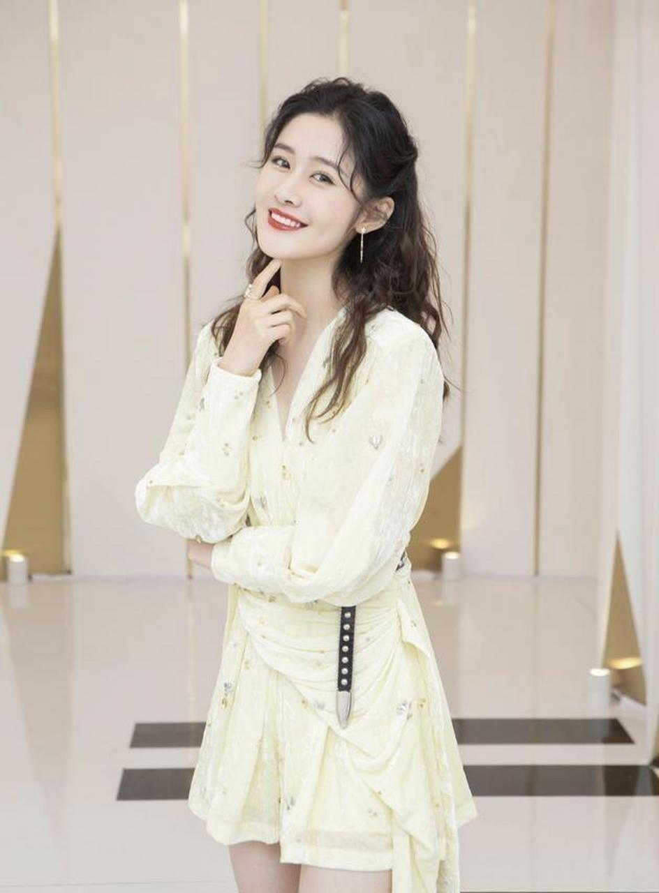 梁田:清新脱俗,美丽娇艳的女主持人