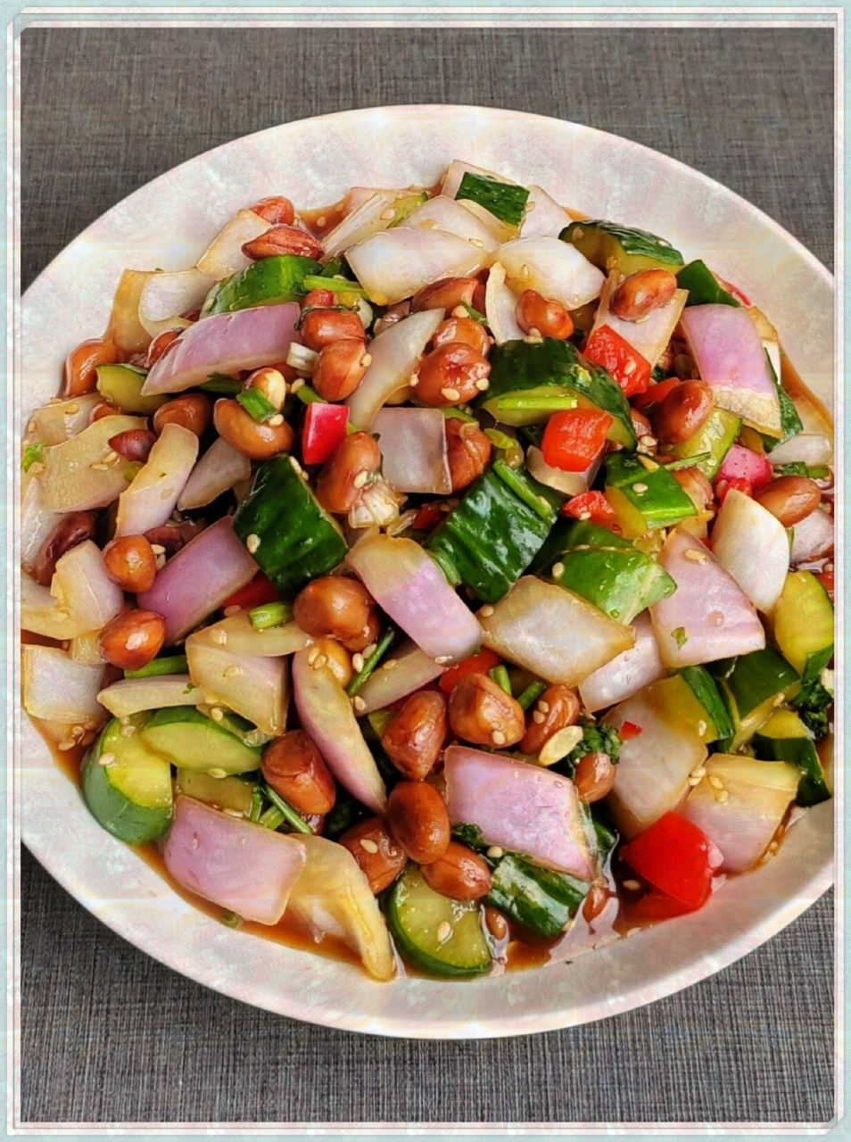 黄瓜洋葱凉拌醋花生,无油凉拌菜香脆又爽口,开胃又下酒低卡美斡又