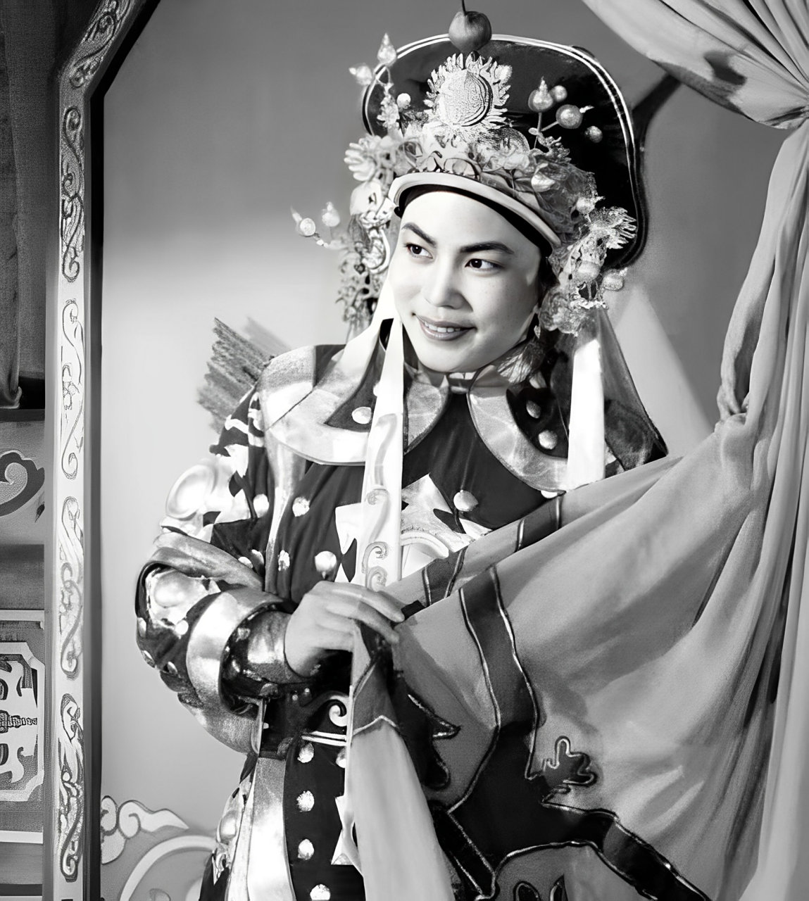 她年轻时候的豫剧大师常香玉的照片可以用好看来形容.