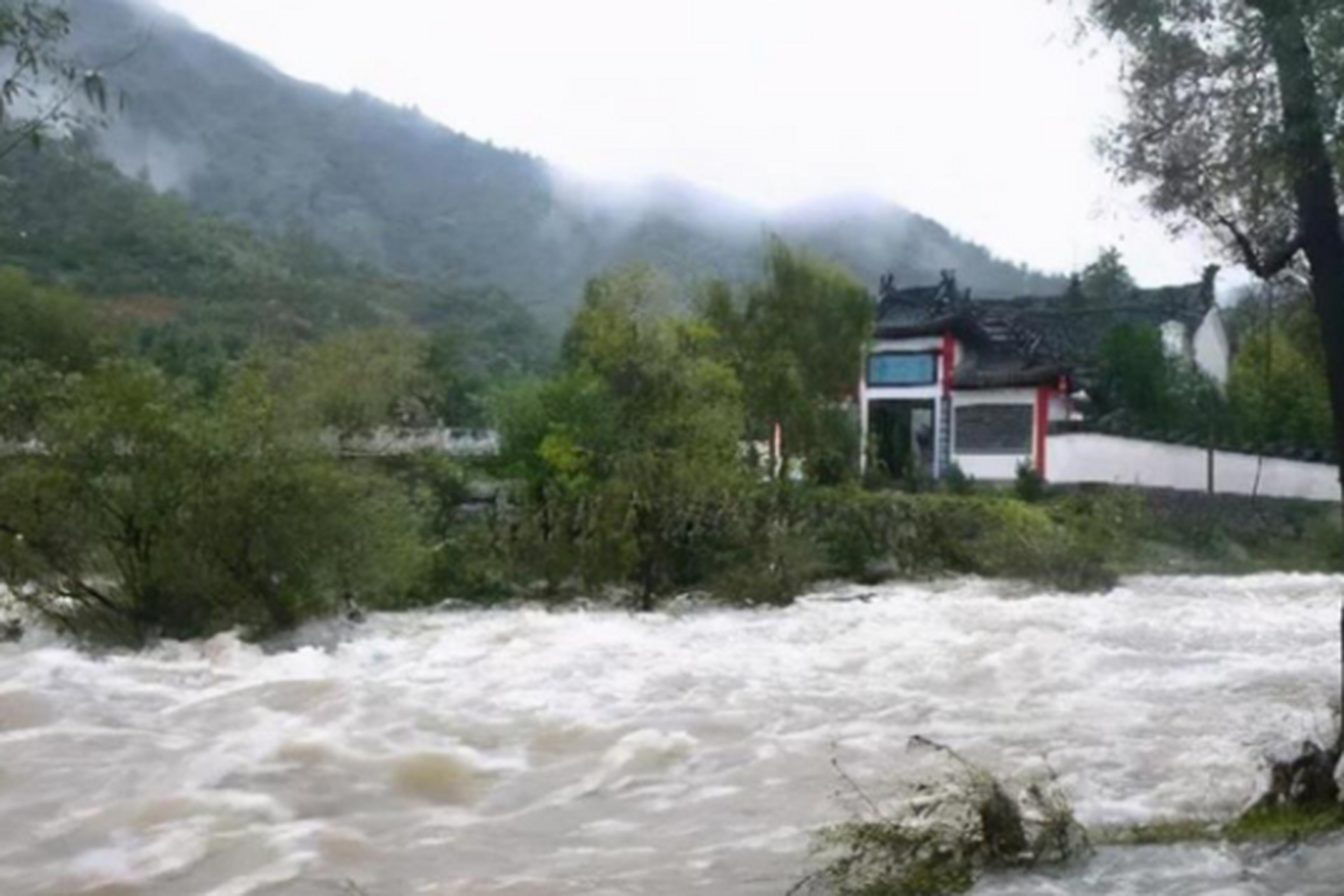 《12次列车》电影,可谓是上世纪家喻户晓的一部电影.