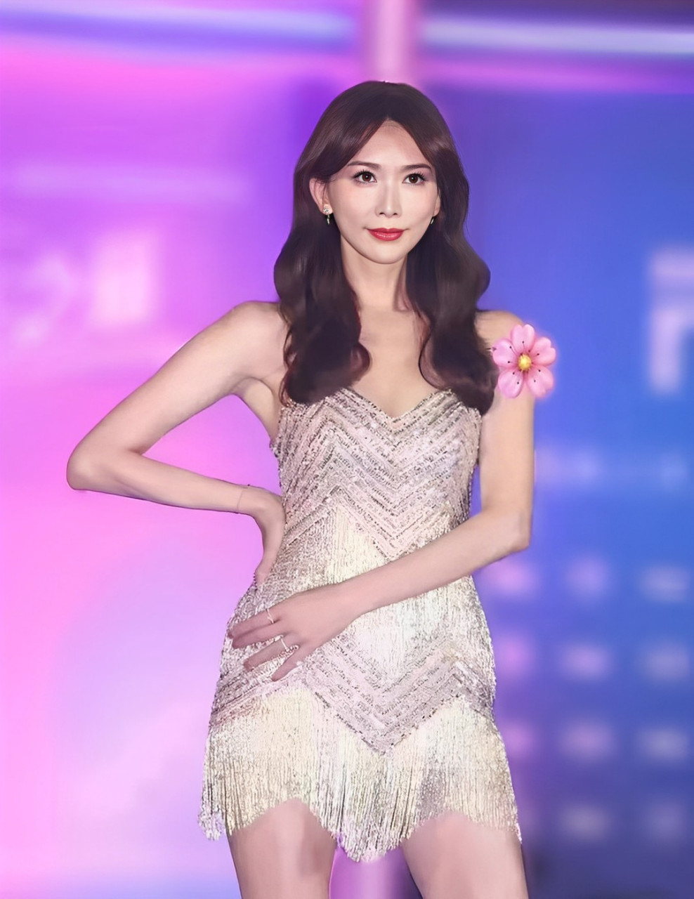 近日,48岁的林志玲时隔半年再次出席活动.