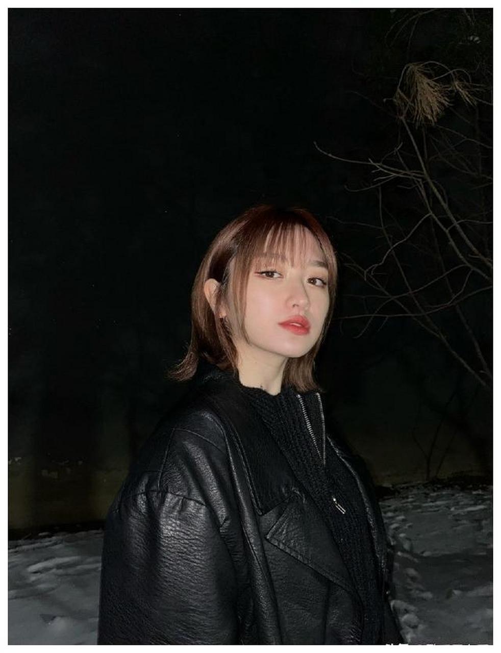 日本黑怕女孩吉田凜音美女小姐姐迷人美照欣赏,好美啊