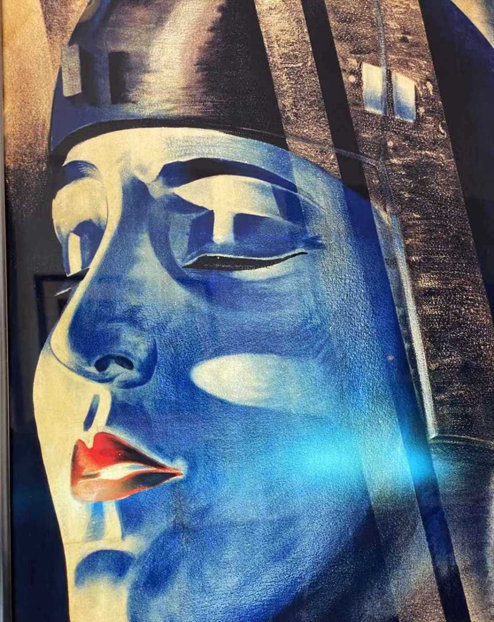 1927德国表现主义科幻宗教电影【大都会】金属外壳下的女性面庞,明暗