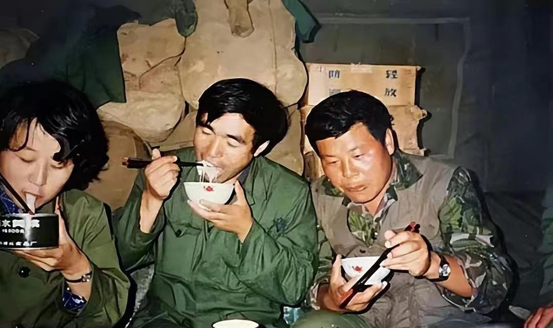 你们得的是烂裆病,不能耽搁!所有人都把内裤脱了!