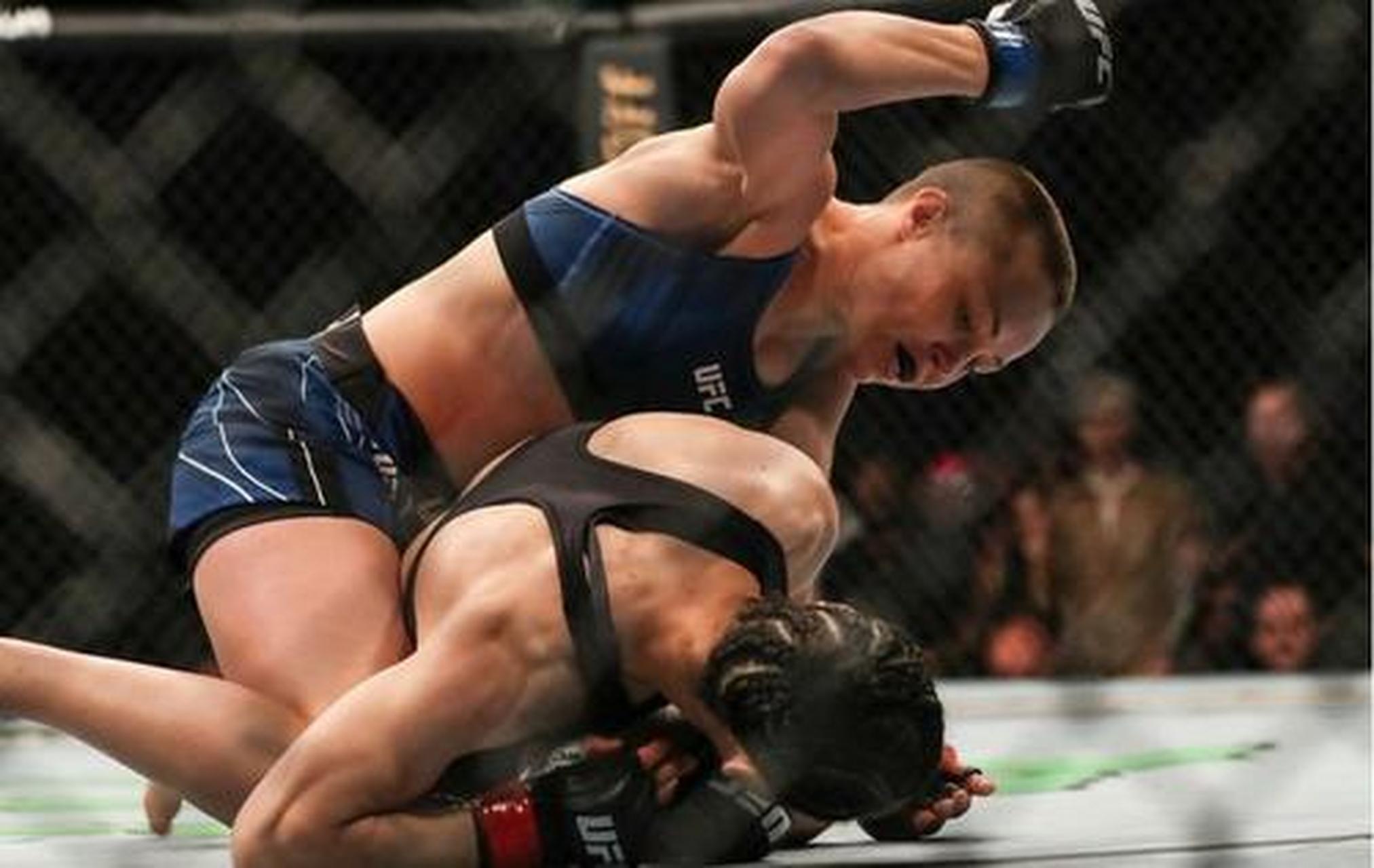 张伟丽输掉卫冕战,与罗斯的对决进行还不到两分钟,张伟丽就被对手一脚