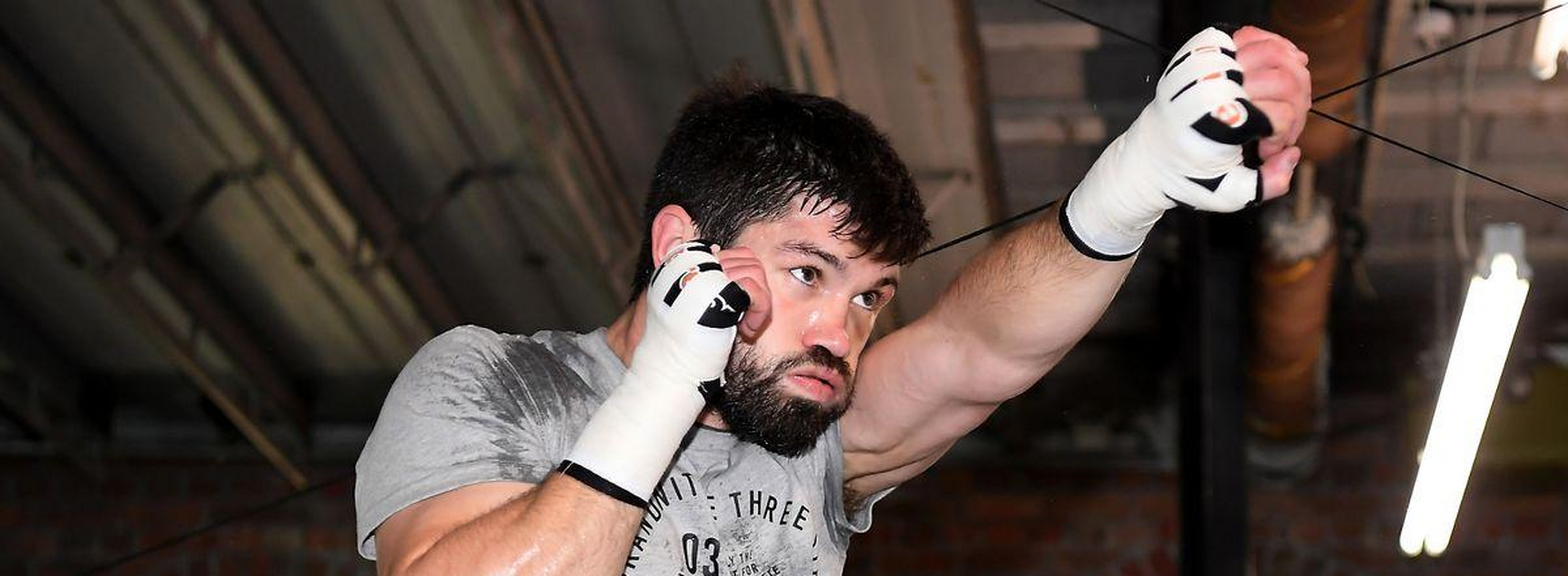 英国超中量级著名拳击运动员约翰·莱德(john ryder)将在伦敦的o2体育